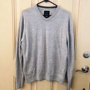 Under Armour V-Neck Sweater - Like new